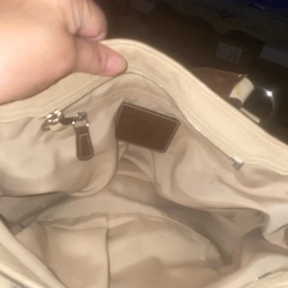 Coach Cream Leather Shoulder Bag - Picture 3 of 6